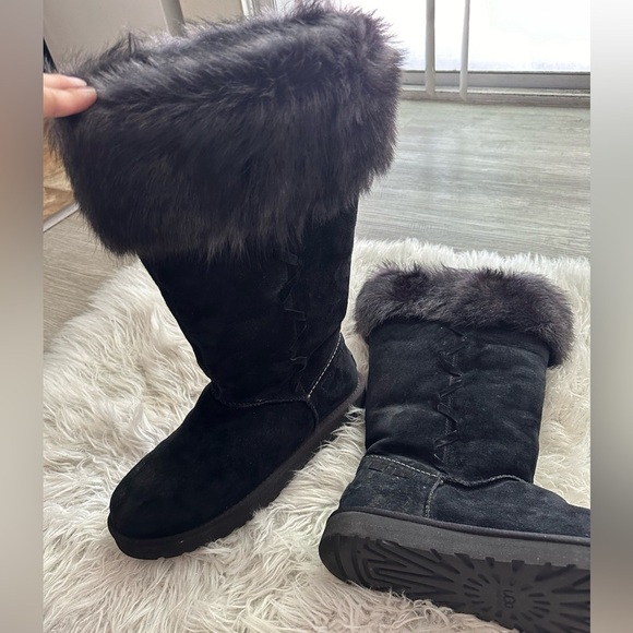 UGG Women's Black Fur-Lined Boots Sz 11 like new - Picture 1 of 4